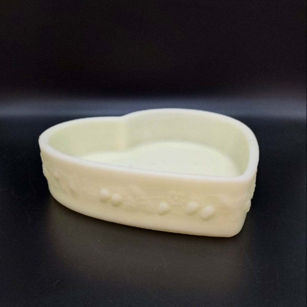 Fenton Custard Yellow Heart Shaped Dish without lid